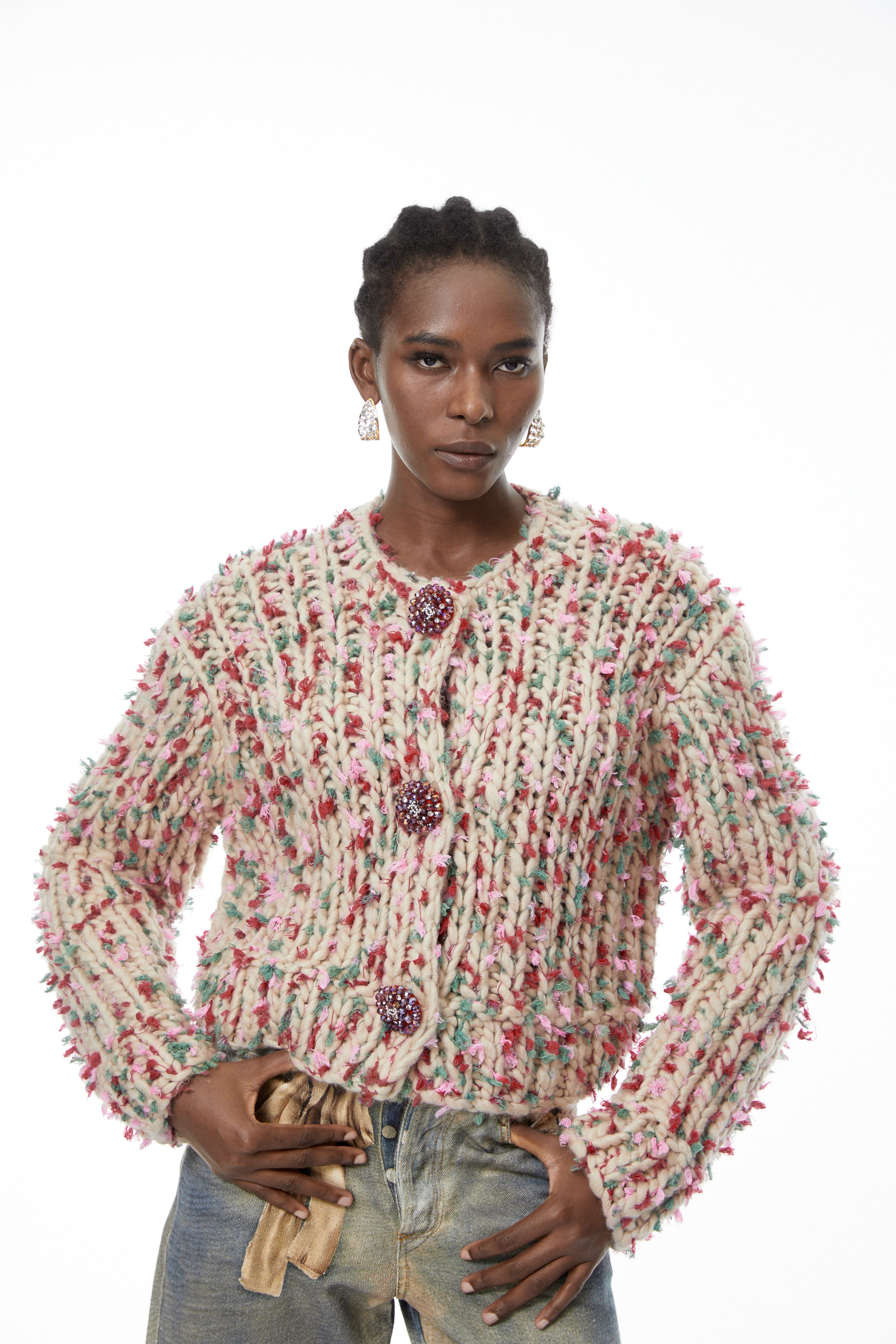 سترة ميليساند المحبوكة بزخارف نباتية محايدة