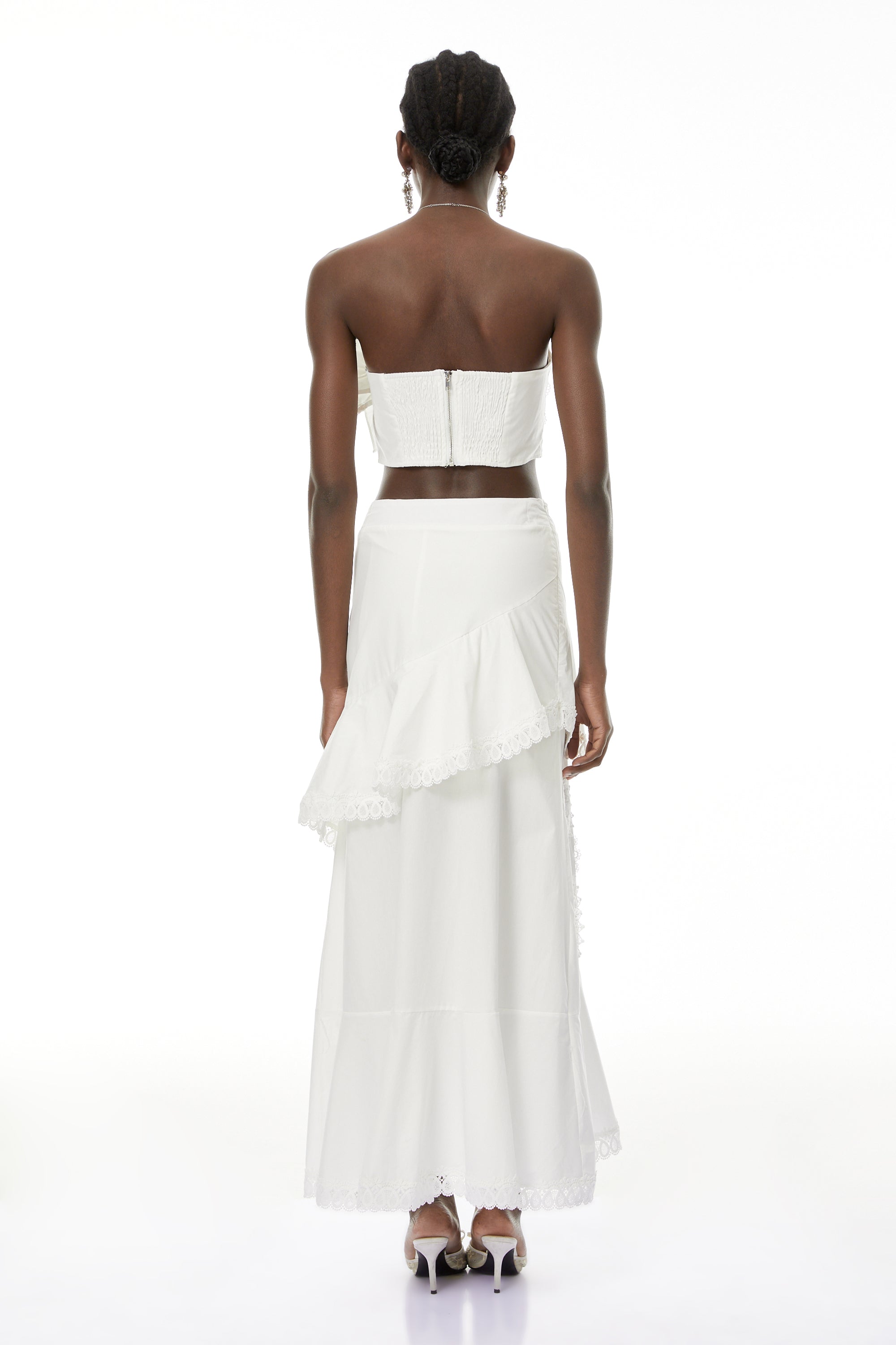 طقم بلوزة وتنورة مزينة بزخارف زهرية من Nonhle White