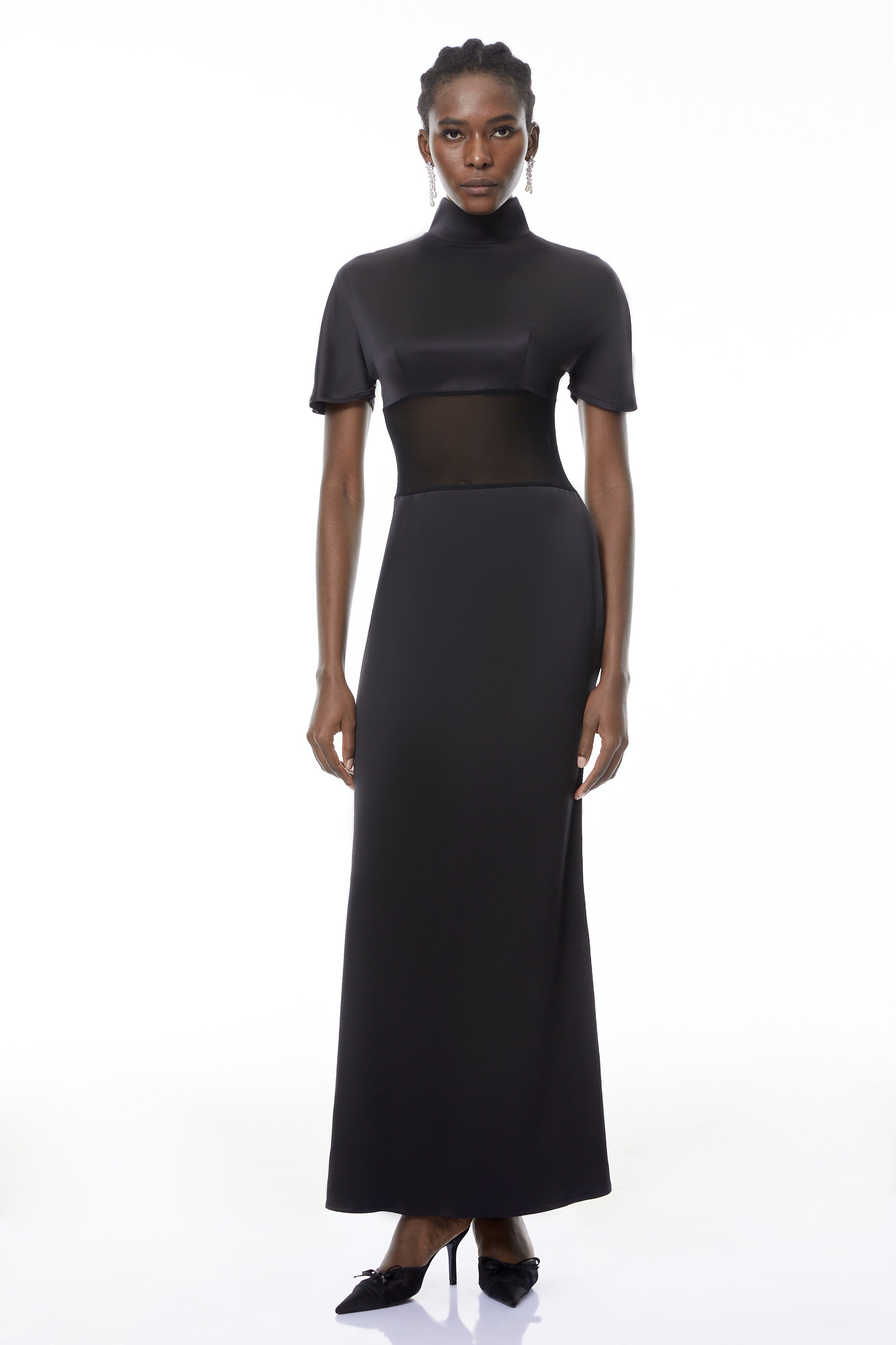 فستان طويل شفاف برقبة عالية من Odelia Black