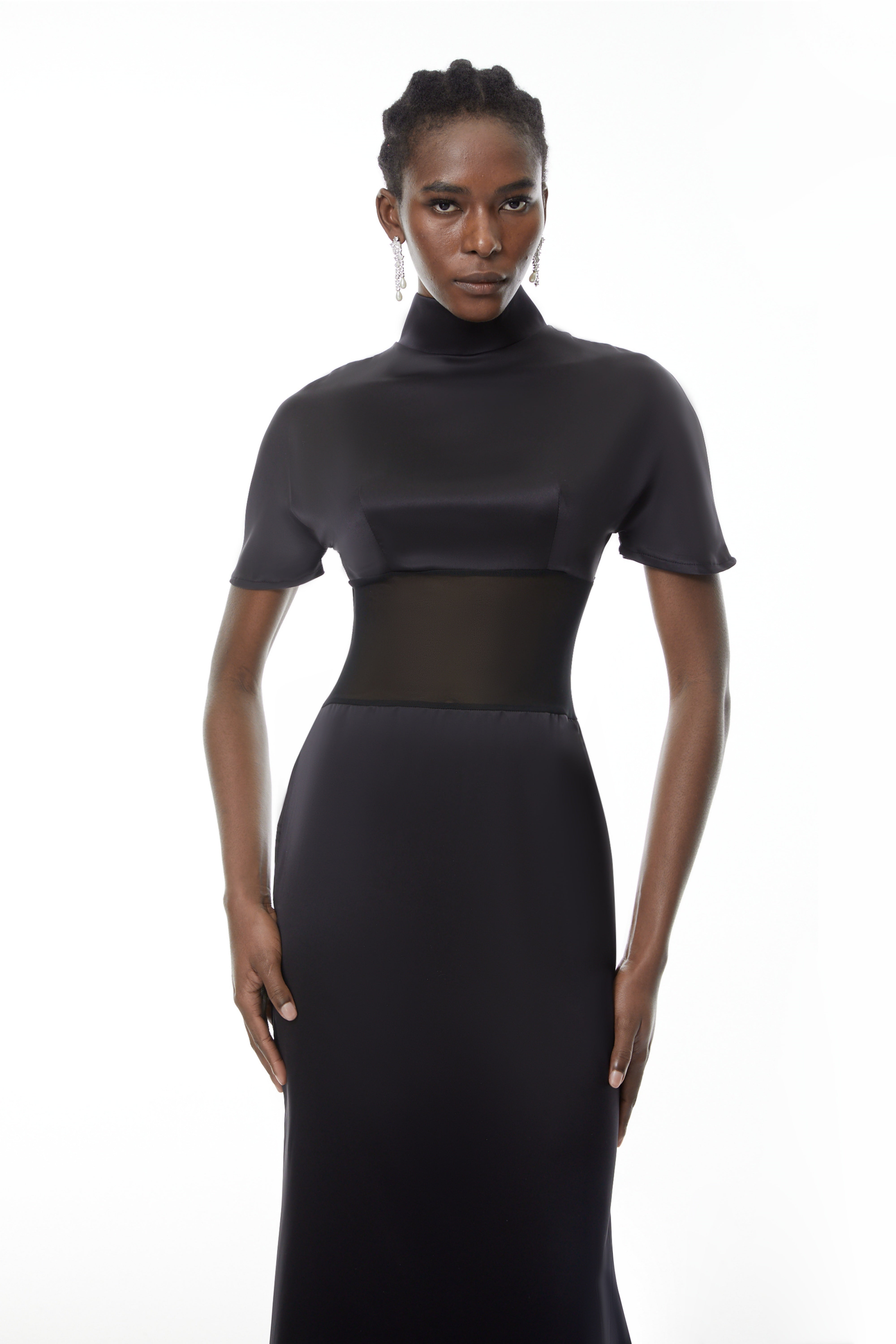 فستان طويل شفاف برقبة عالية من Odelia Black