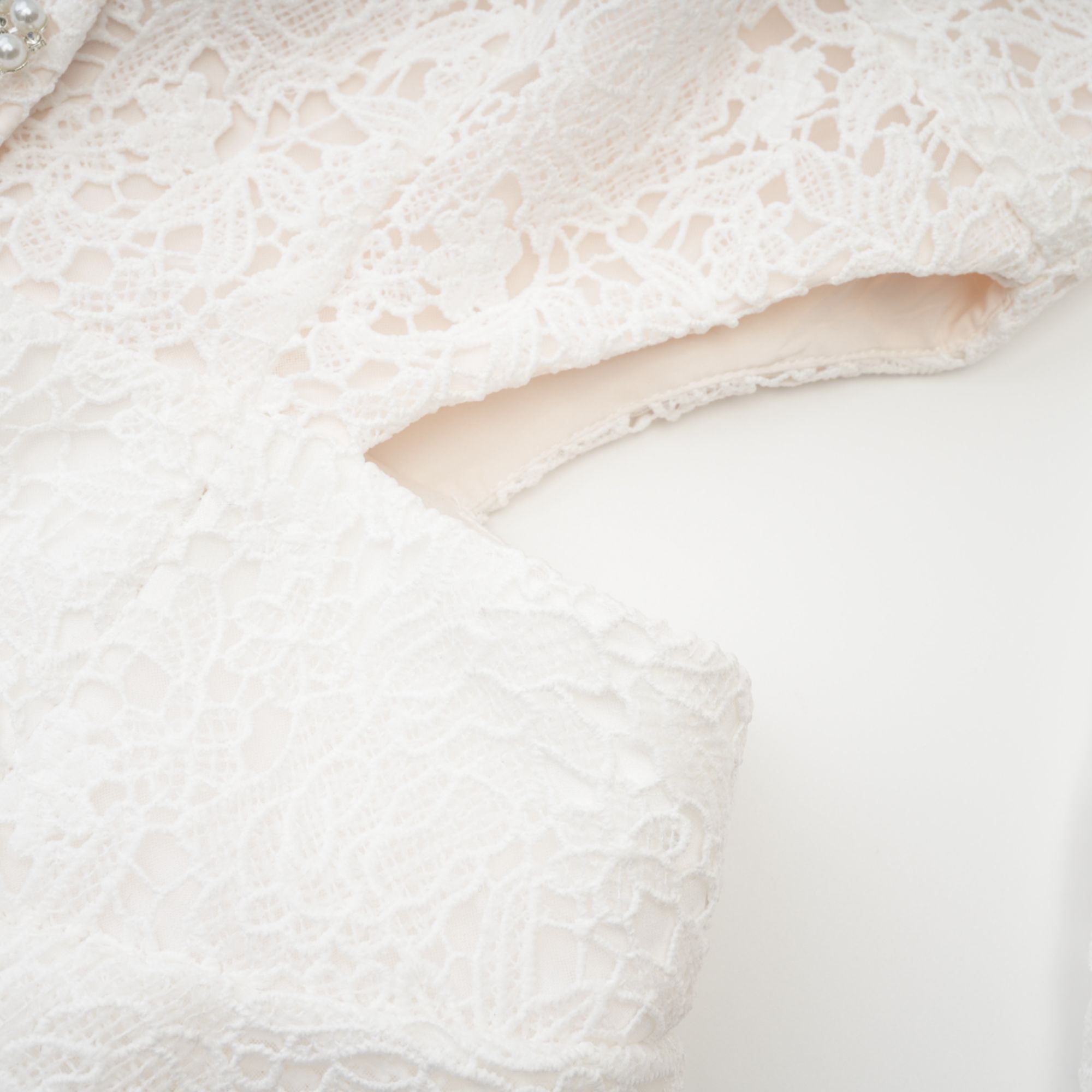 فستان قصير متدرج من الدانتيل المزركش من Cyrielle