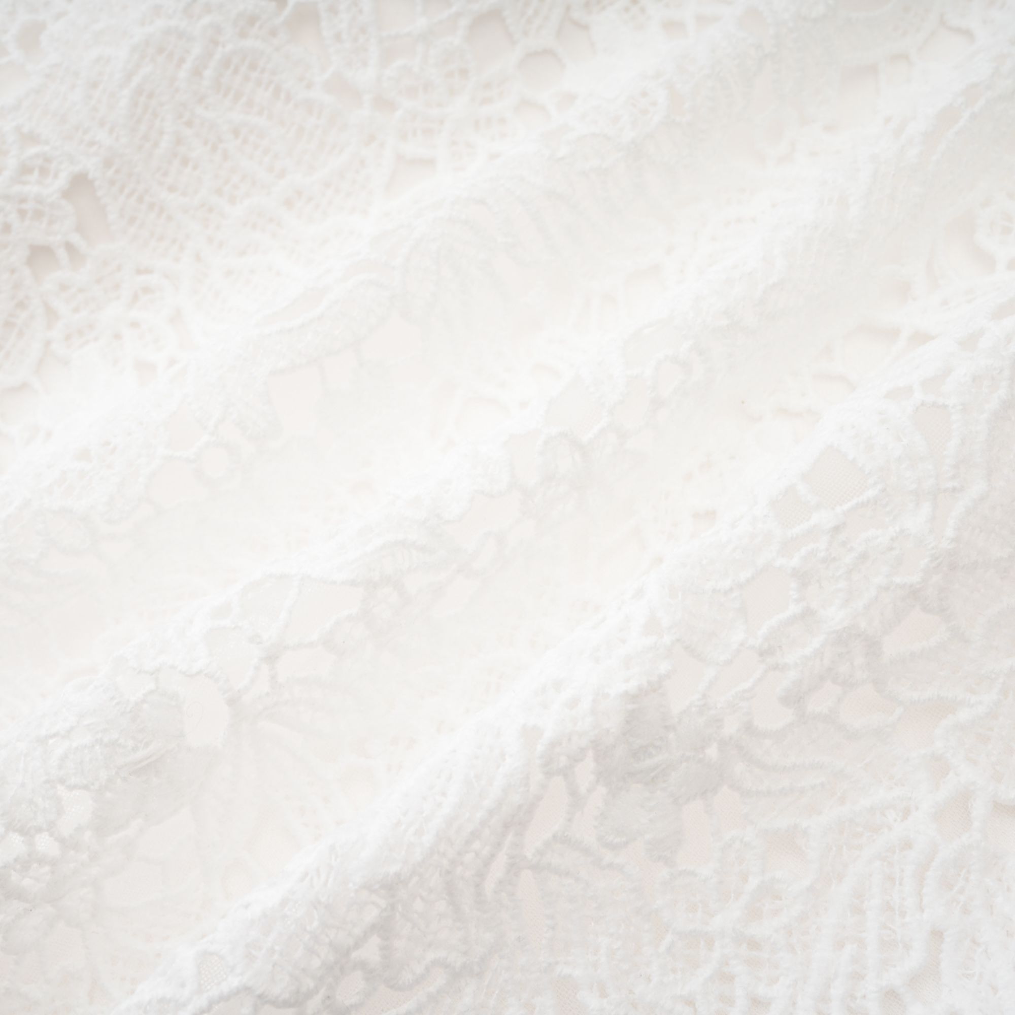 فستان قصير متدرج من الدانتيل المزركش من Cyrielle