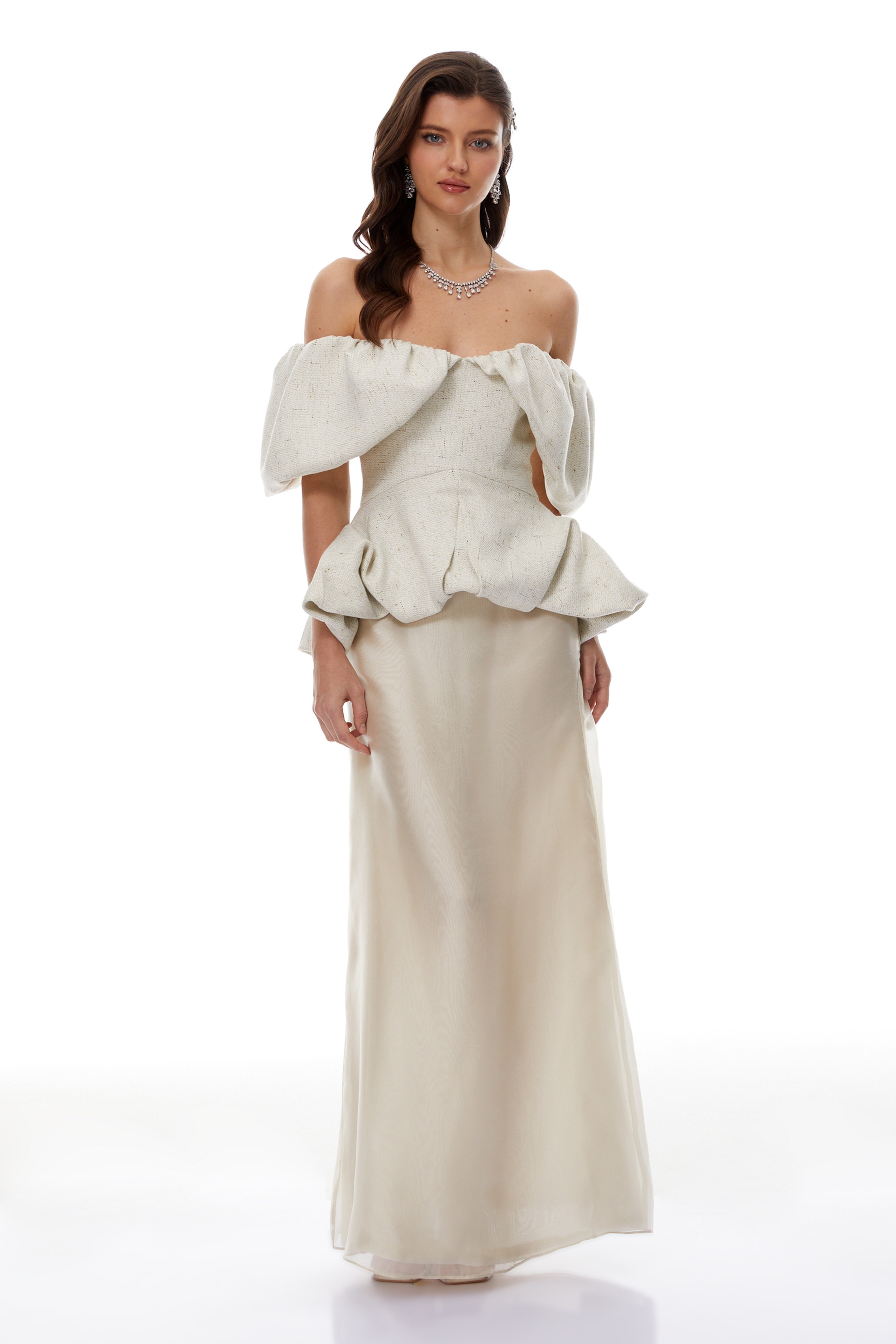 طقم من بلوزة و تنورة بيضاء من Sabine White Bubble Ruched