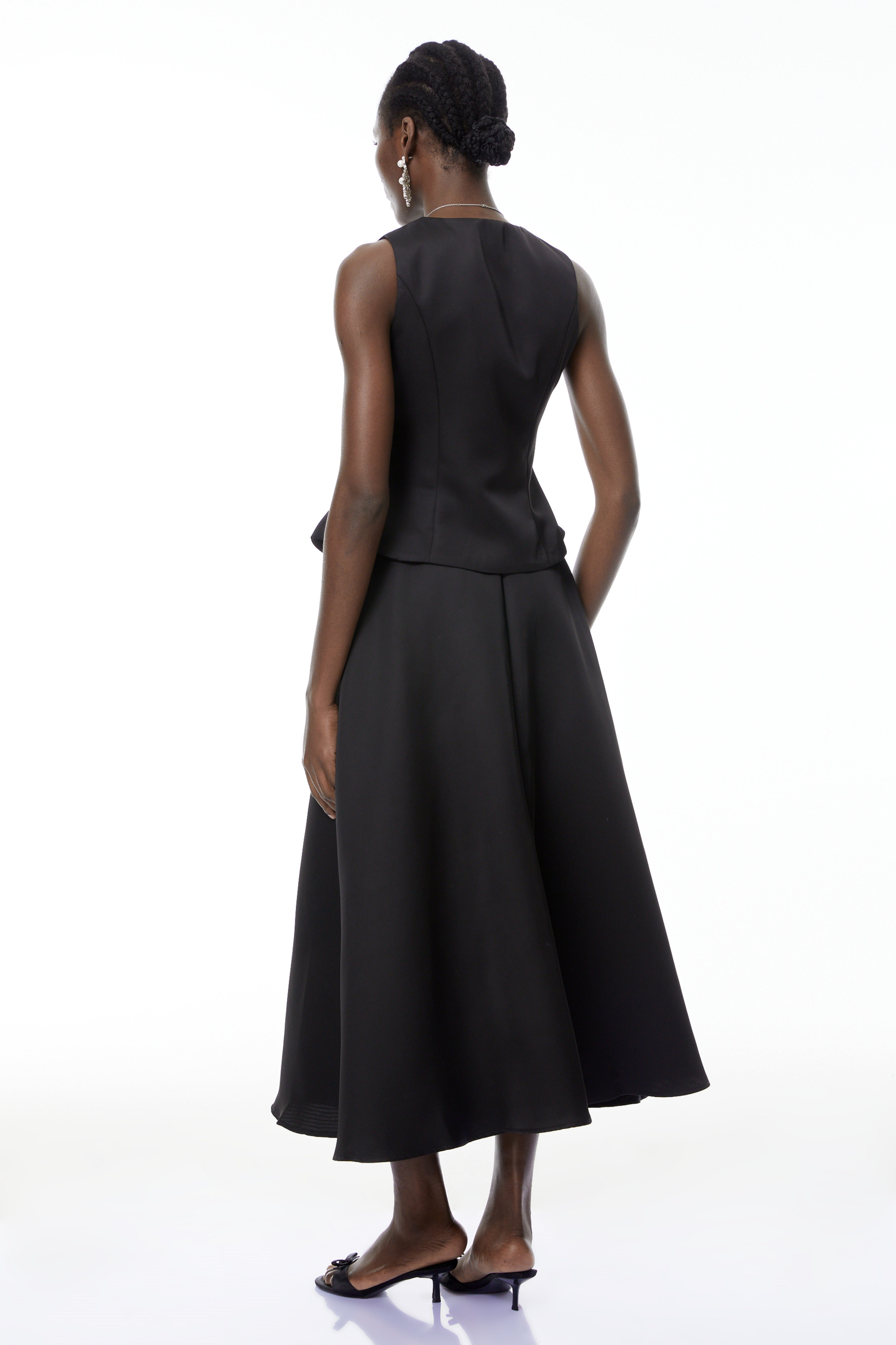 طقم بلوزة وتنورة مزينة باللون الأسود من Wilhelmine