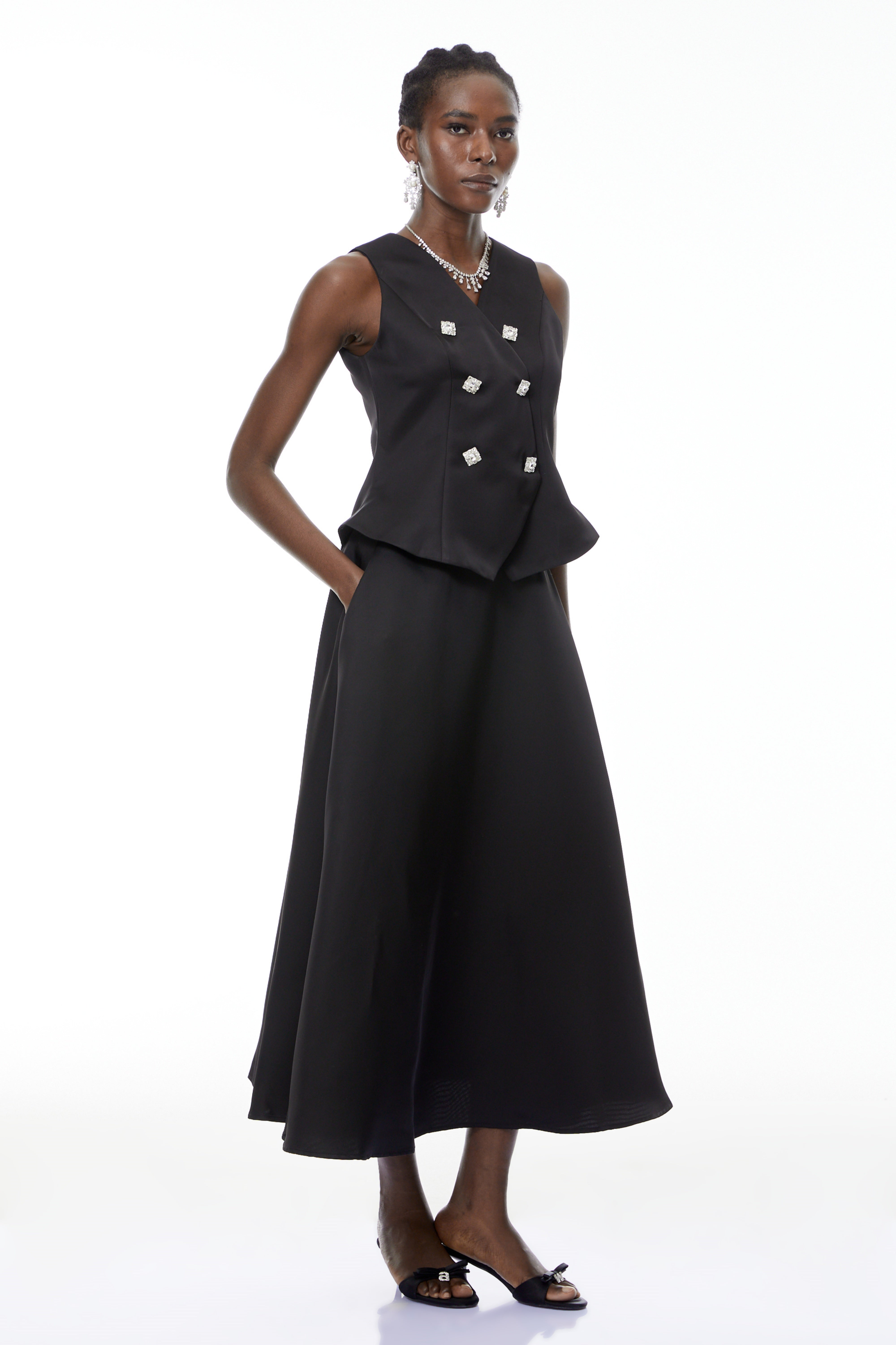 طقم بلوزة وتنورة مزينة باللون الأسود من Wilhelmine