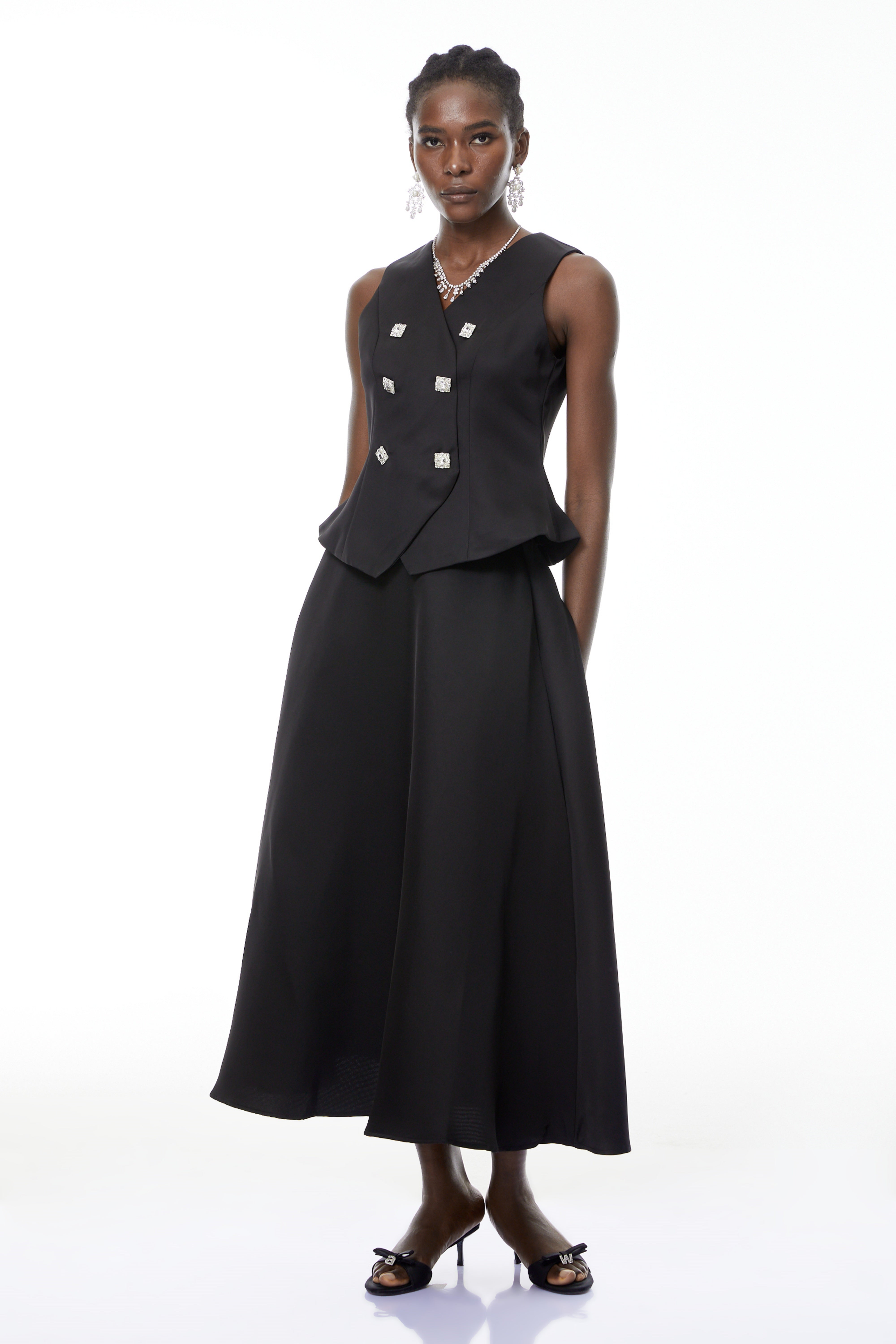 طقم بلوزة وتنورة مزينة باللون الأسود من Wilhelmine