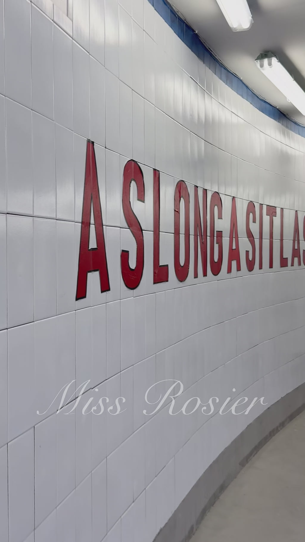 فستان ساتان غير متماثل